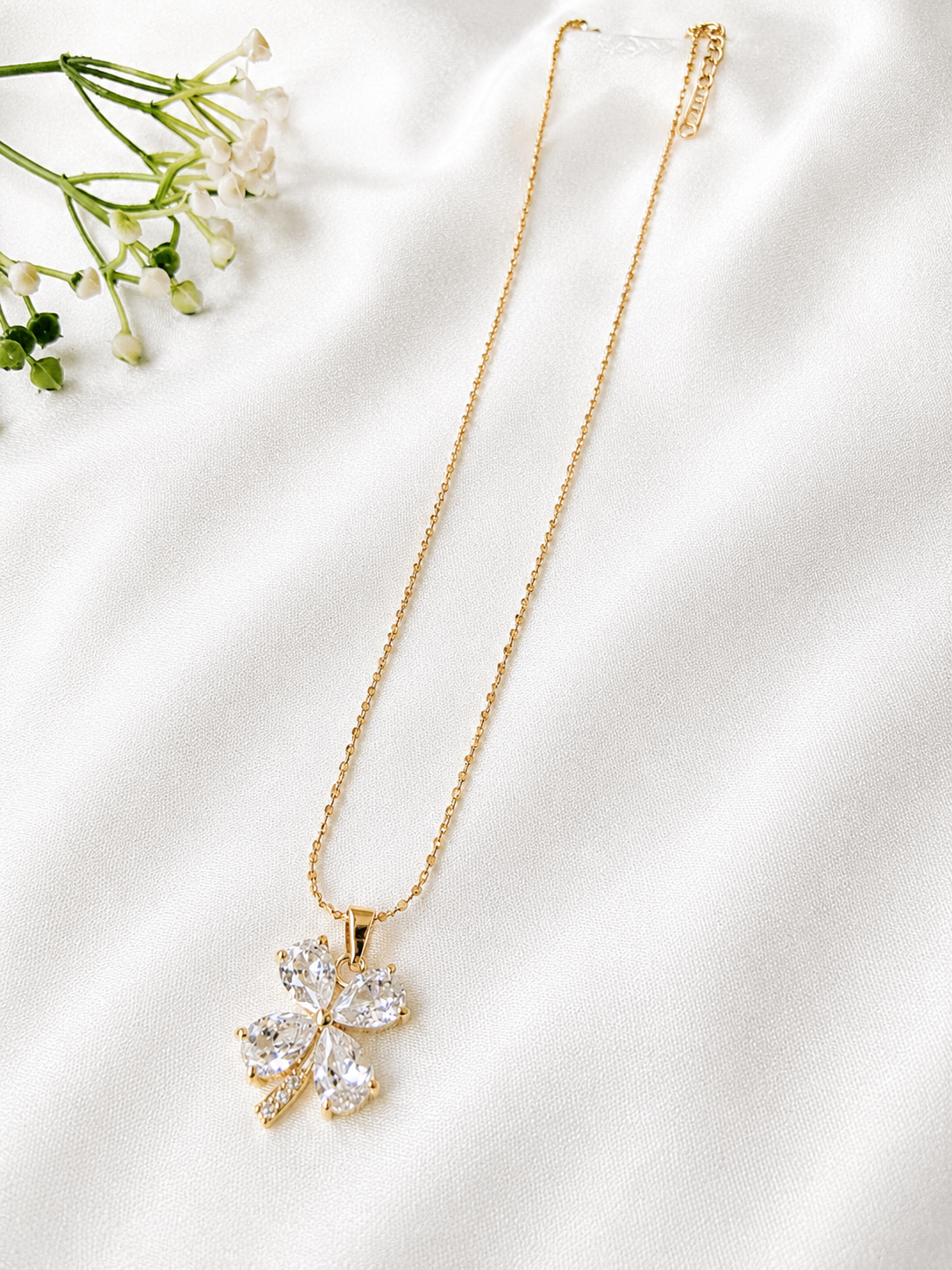 Flower chain pendant