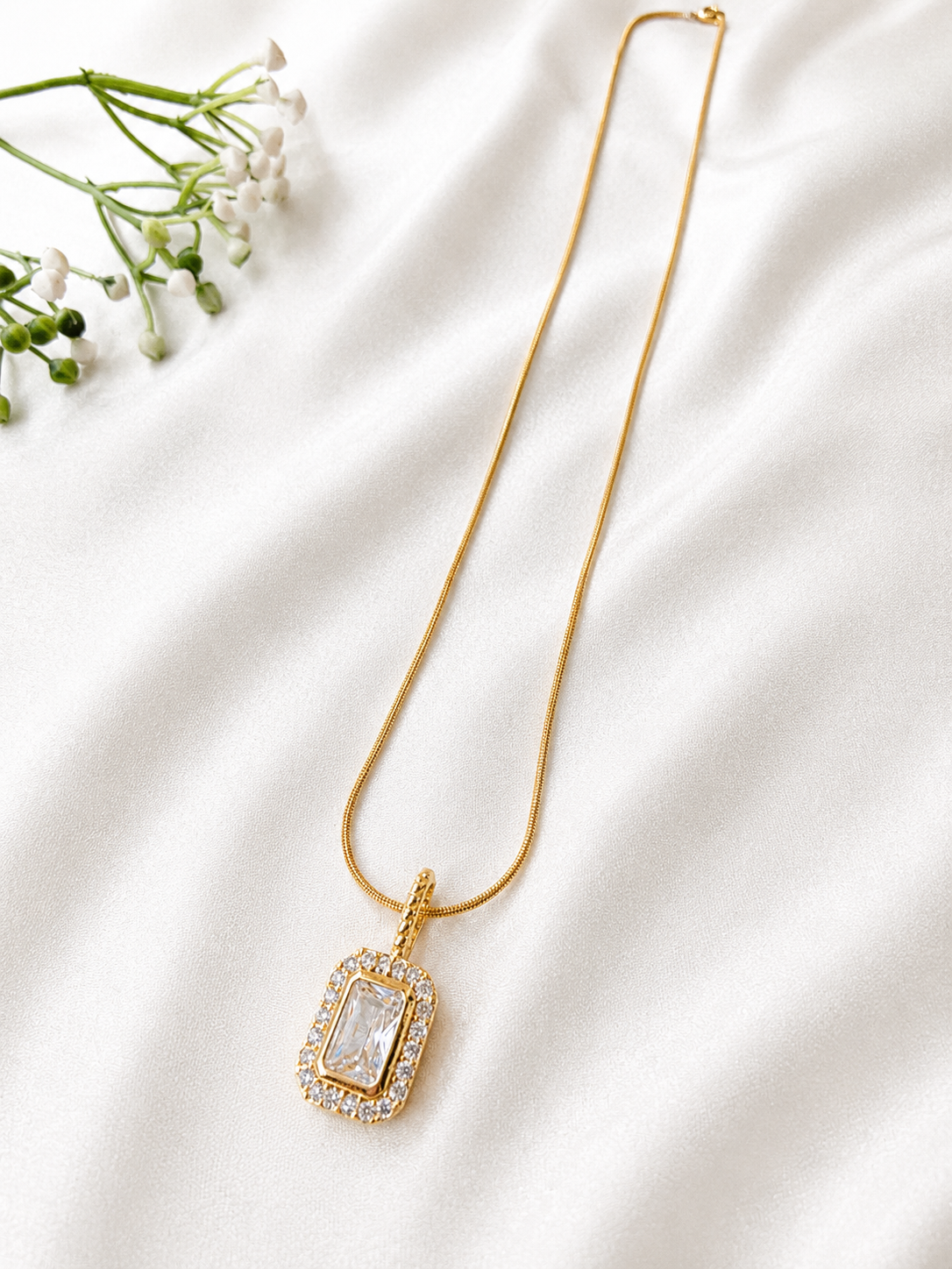 Diamond frame pendant