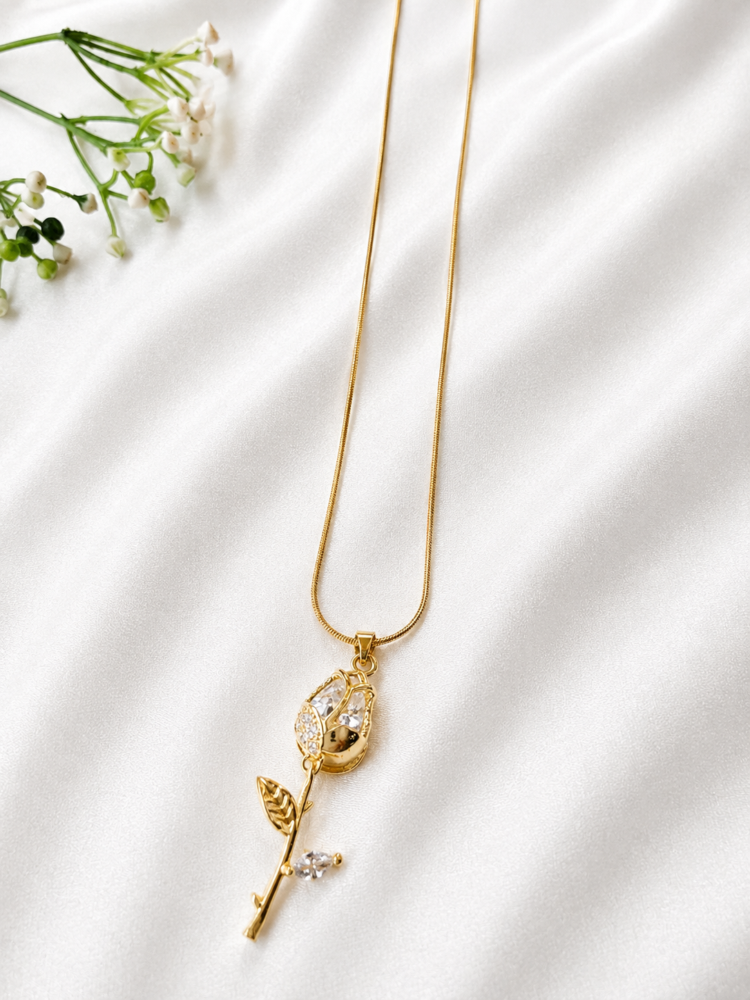 Rose chain pendant