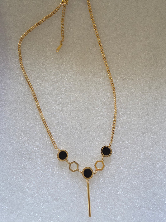 Classic chain pendant black roman number