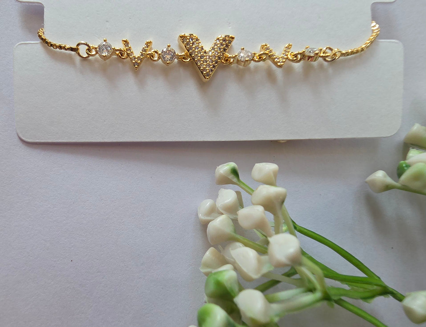 V fancy bracelet