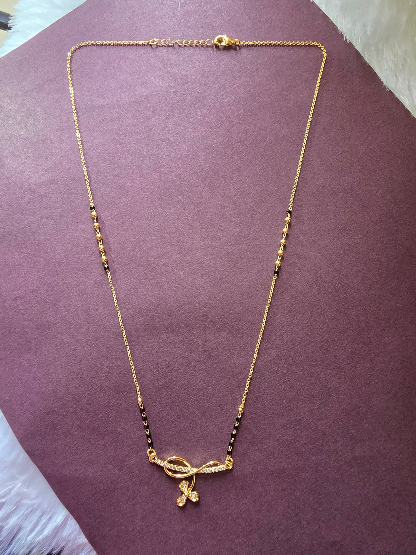 Abstract floral pendant mangalsutra