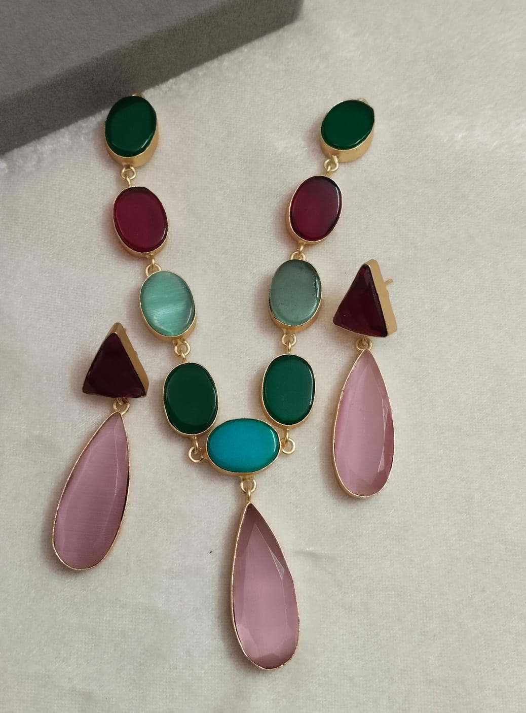 Monalisa necklace with earrings