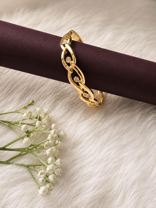 Elegant Gold-Tone Bracelet ✨