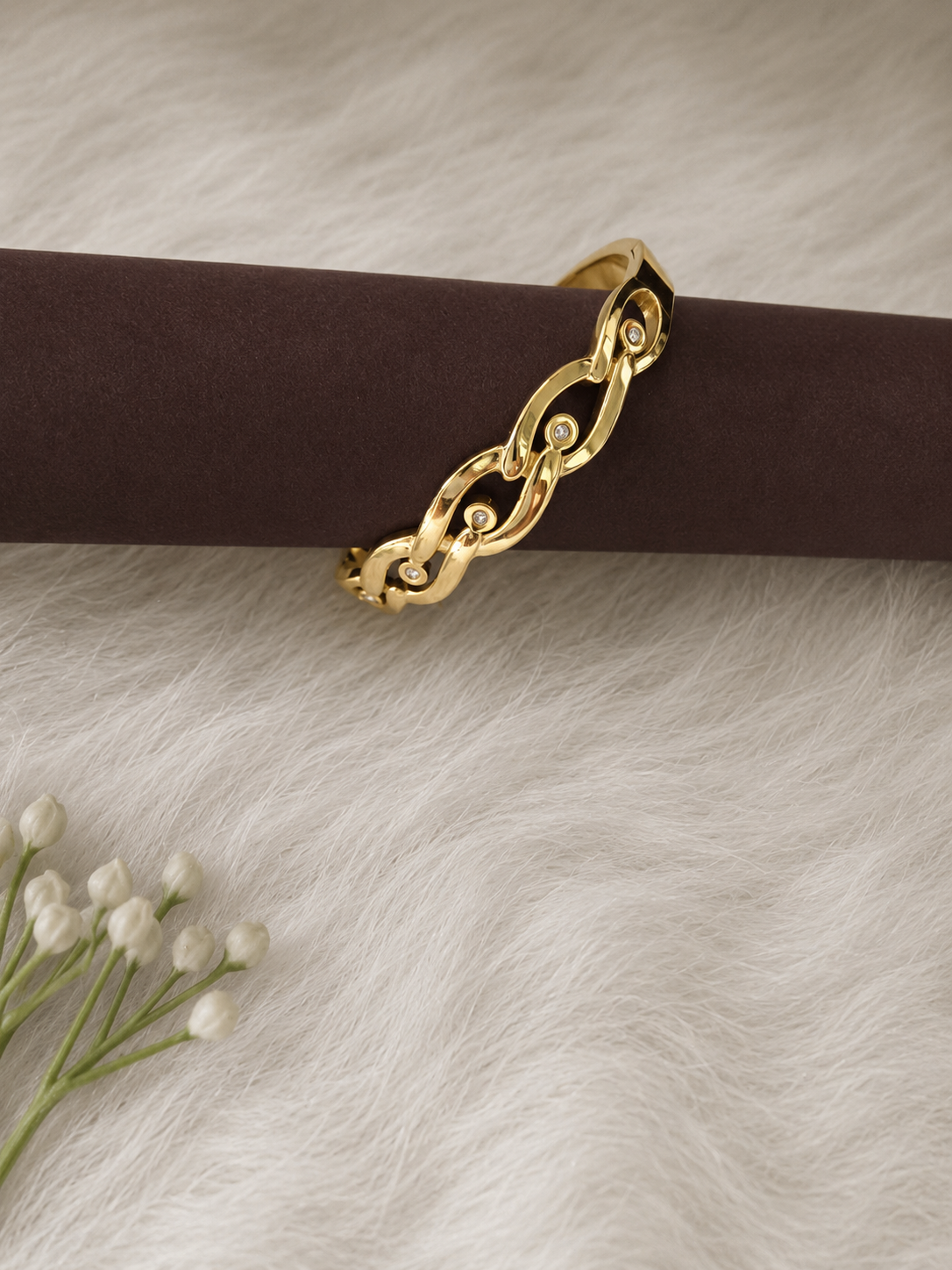Elegant Gold-Tone Bracelet ✨