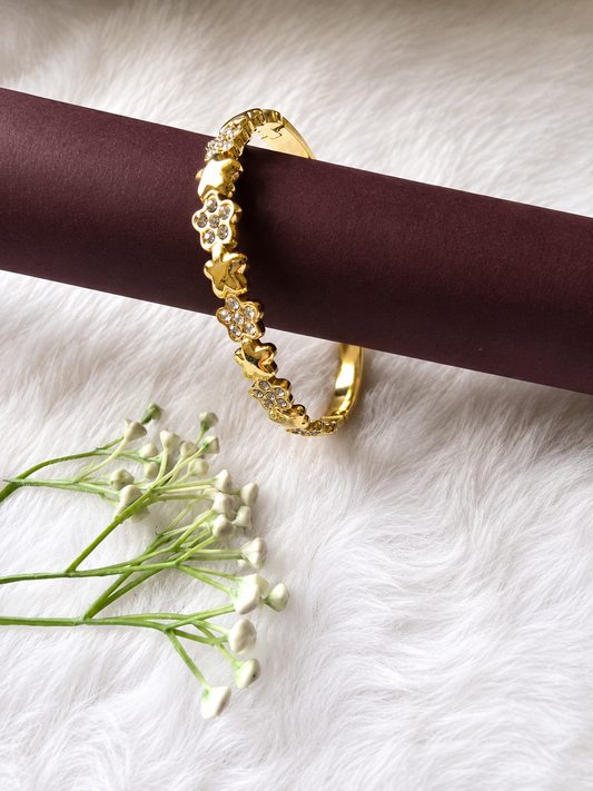 Floral Charm Crystal Bracelet ✨